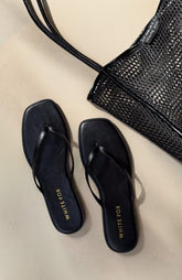 Breccan Thong Sandals Black