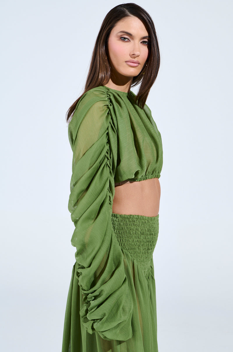 LAURA RUCHED CROPPED BLOUSE IN GREEN
