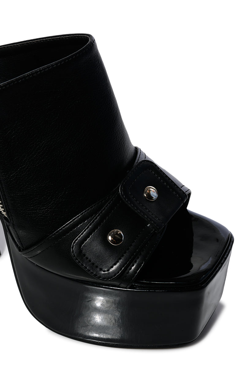 AXELLY MULTI CHUNKY SANDAL
