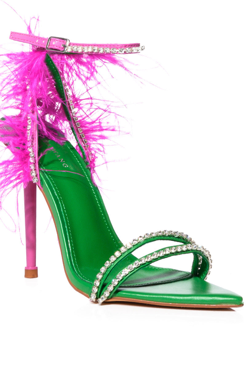 AZALEA WANG ELLA COLOR BLOCKED FEATHER SANDAL IN GREEN