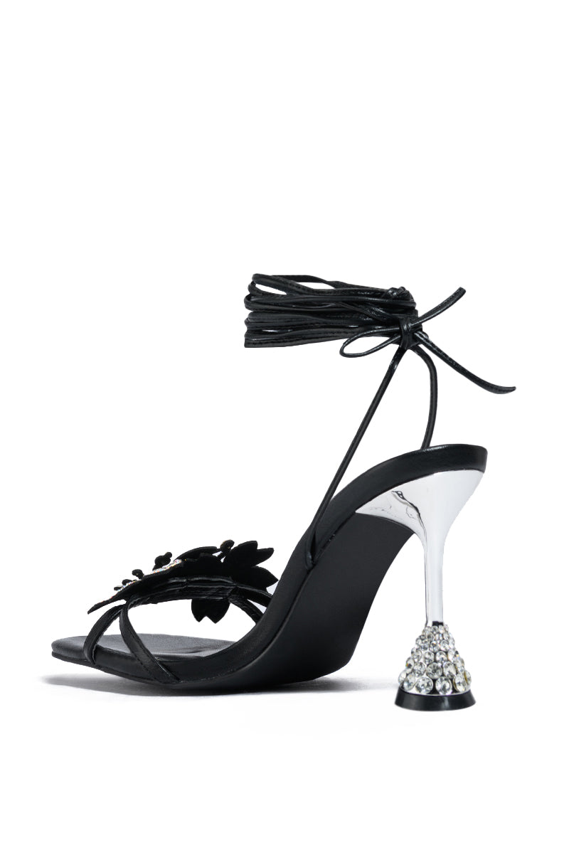 AZALEA WANG EFFORTLESS FLOWER SANDAL IN BLACK