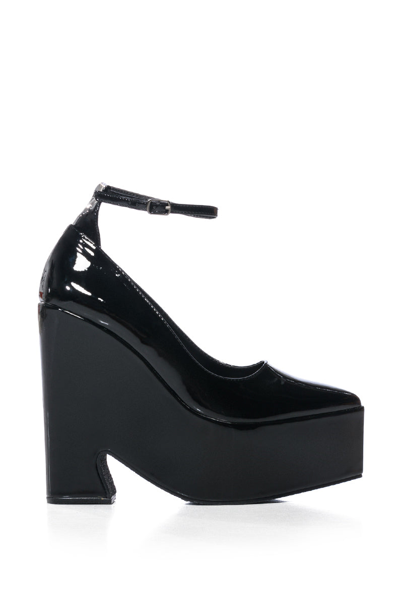 AZALEA WANG SAYERS WEDGE POINTED TOE PUMP IN BLACK