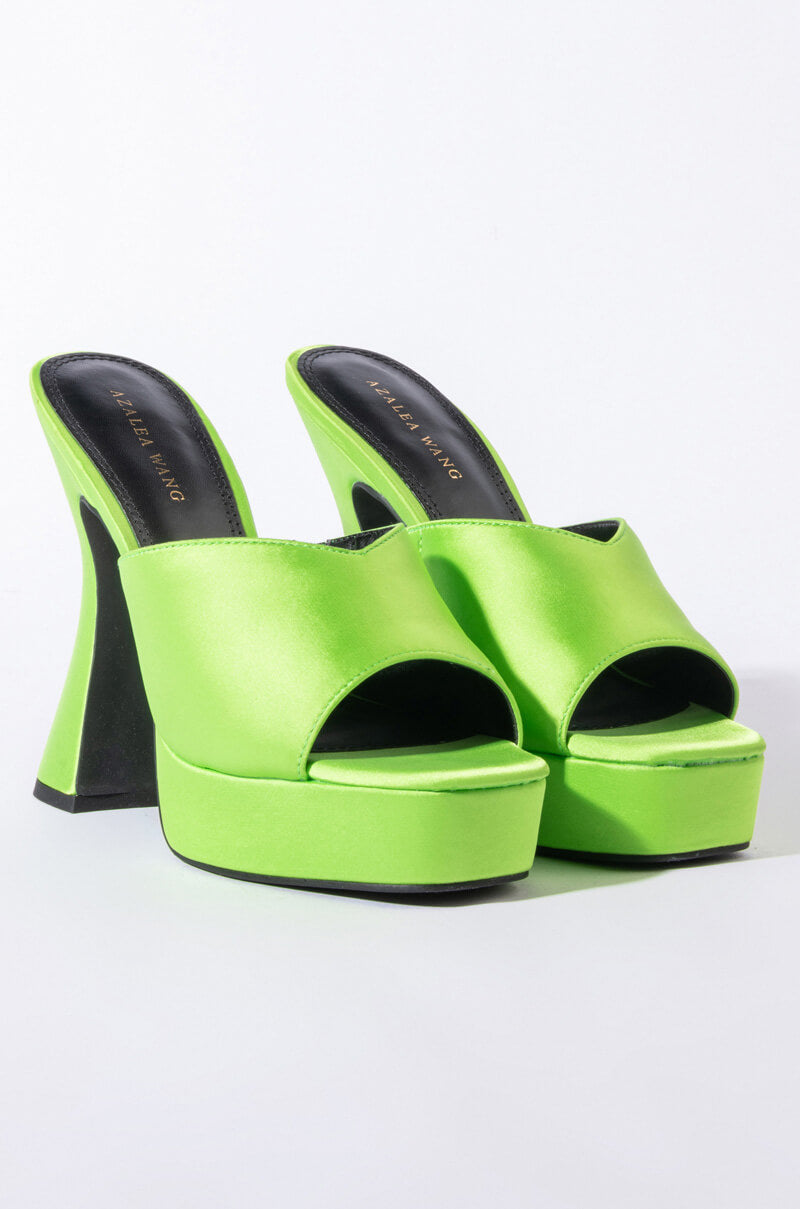 AZALEA WANG GOLDEN HOUR CHUNKY SANDAL IN GREEN