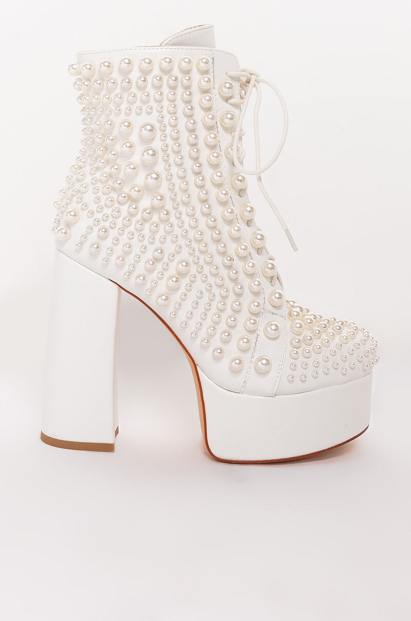 AZALEA WANG LITS THE PEARLS FOR ME CHUNKY BOOTIE IN WHITE