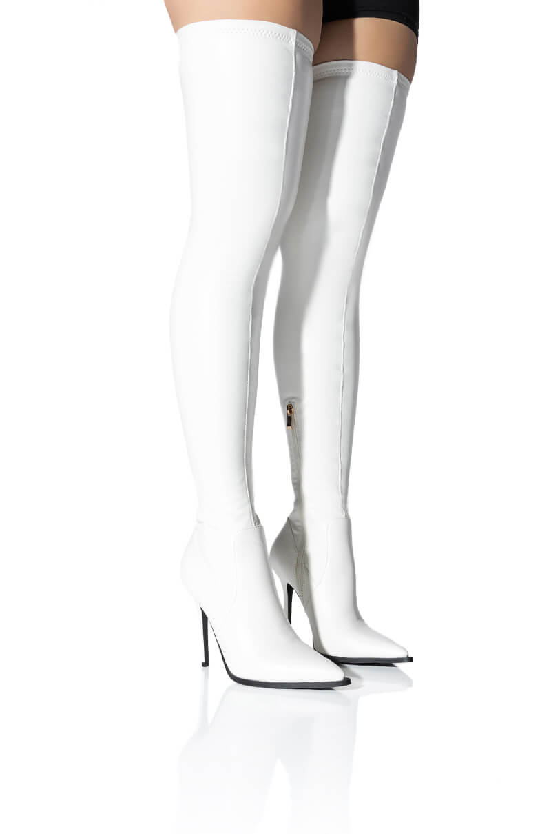 AZALEA WANG MILEY THIGH HIGH STRETCH CHUNKY BOOT IN WHITE