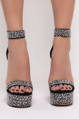 AZALEA WANG MY PLACE OR YOURS CHUNKY SANDAL IN BLACK