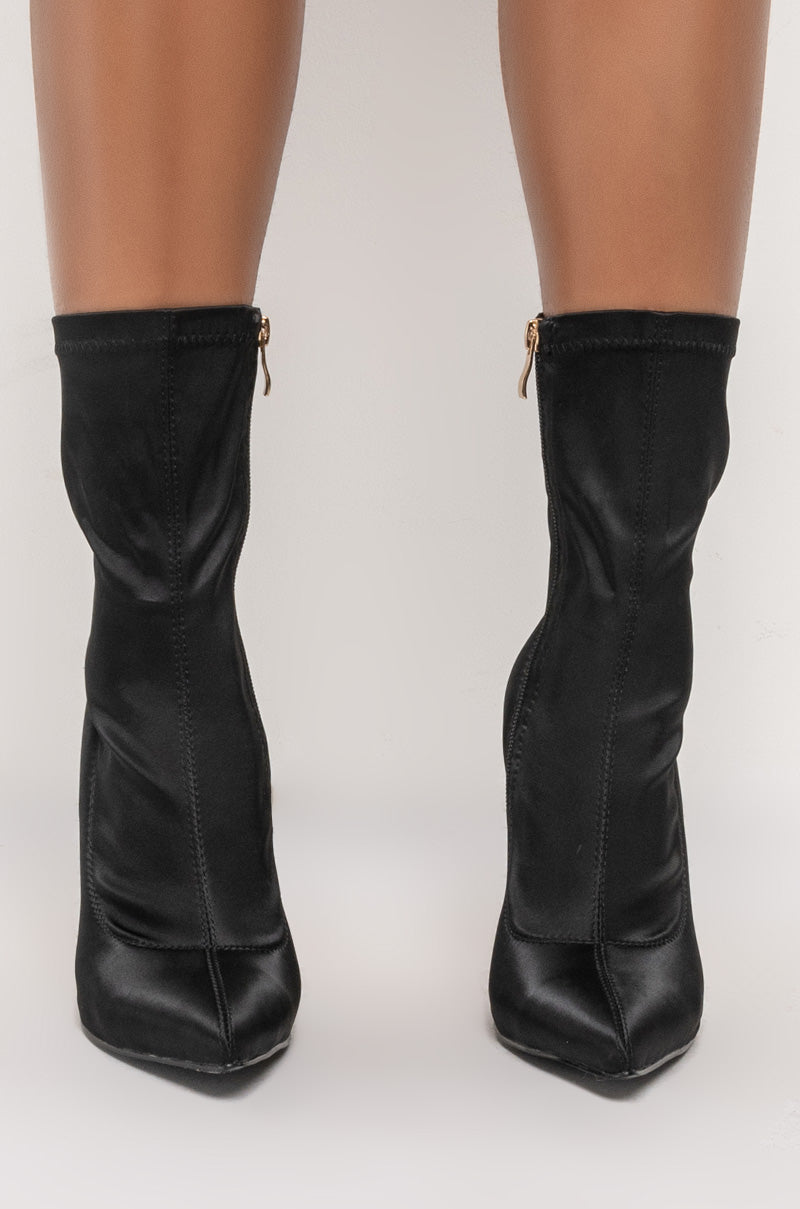 AZALEA WANG QUEEN OF KINGS STILETTO BOOTIE IN BLACK