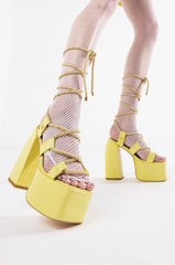 AZALEA WANG RESORT READY CHUNKY SANDAL IN LIME