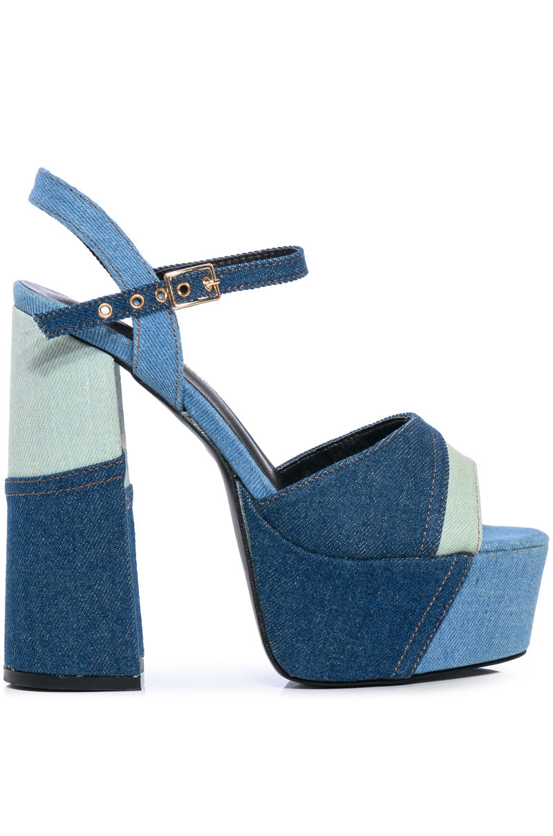 AZALEA WANG RHEYA CHUNKY SANDAL IN MIXED DENIM