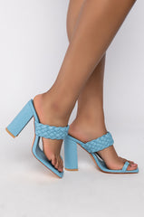 AZALEA WANG SOMETHING ABOUT YOU CHUNKY SANDAL IN BLUE