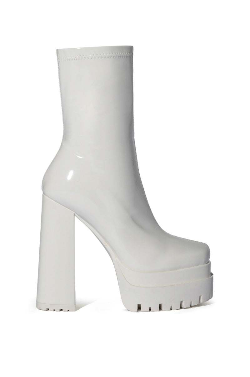 AZALEA WANG VIPER PATENT BOOTIE IN WHITE