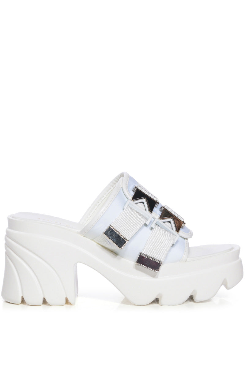 AZALEA WANG WICKER SLIP ON MULE IN WHITE