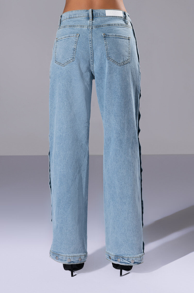 BLESSED MESS SIDE SNAP HIGH RISE JEANS