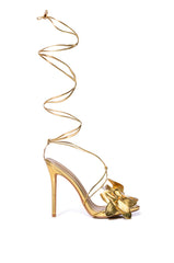 BLOOMING GOLD FLOWER SANDAL