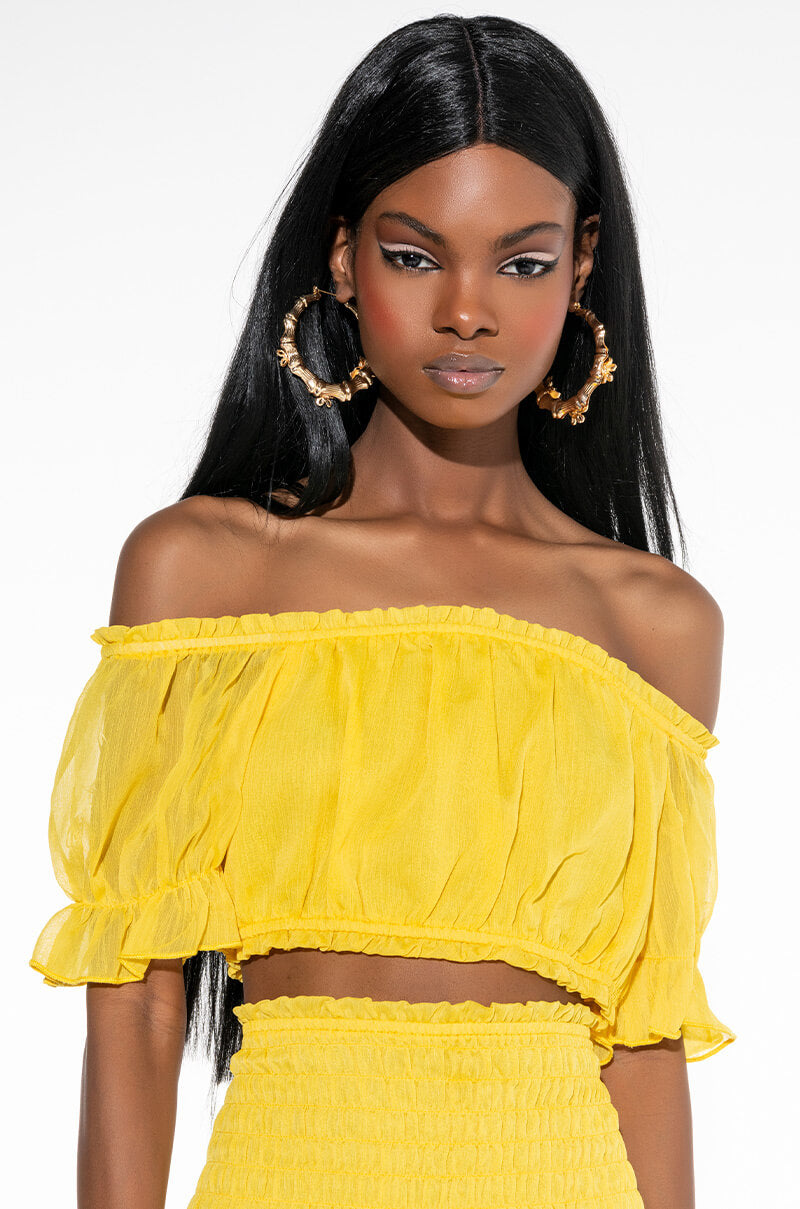 DELILAH OFF THE SHOULDER CROP TOP