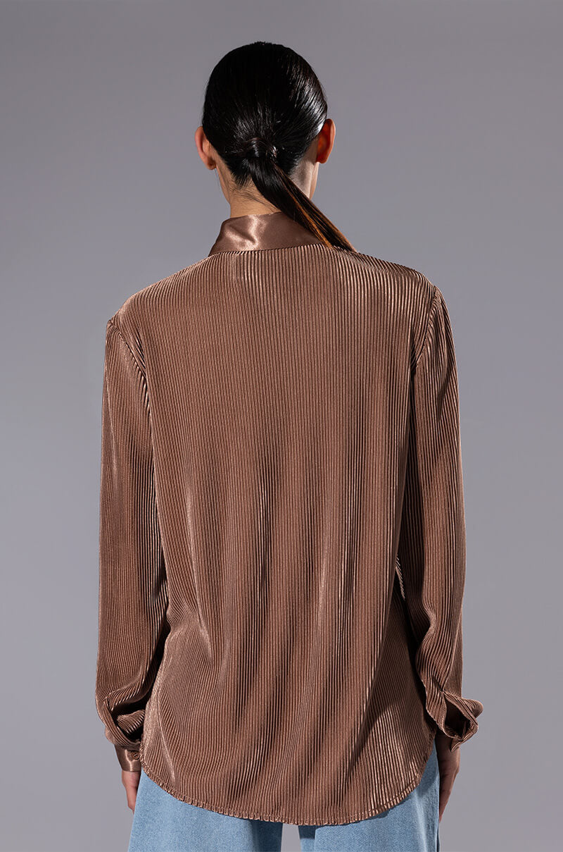 DAY TIME PLISSE BUTTON DOWN TOP
