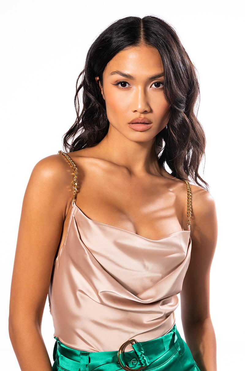 SLEEVELESS CHAIN DETAIL SATIN COWL NECK