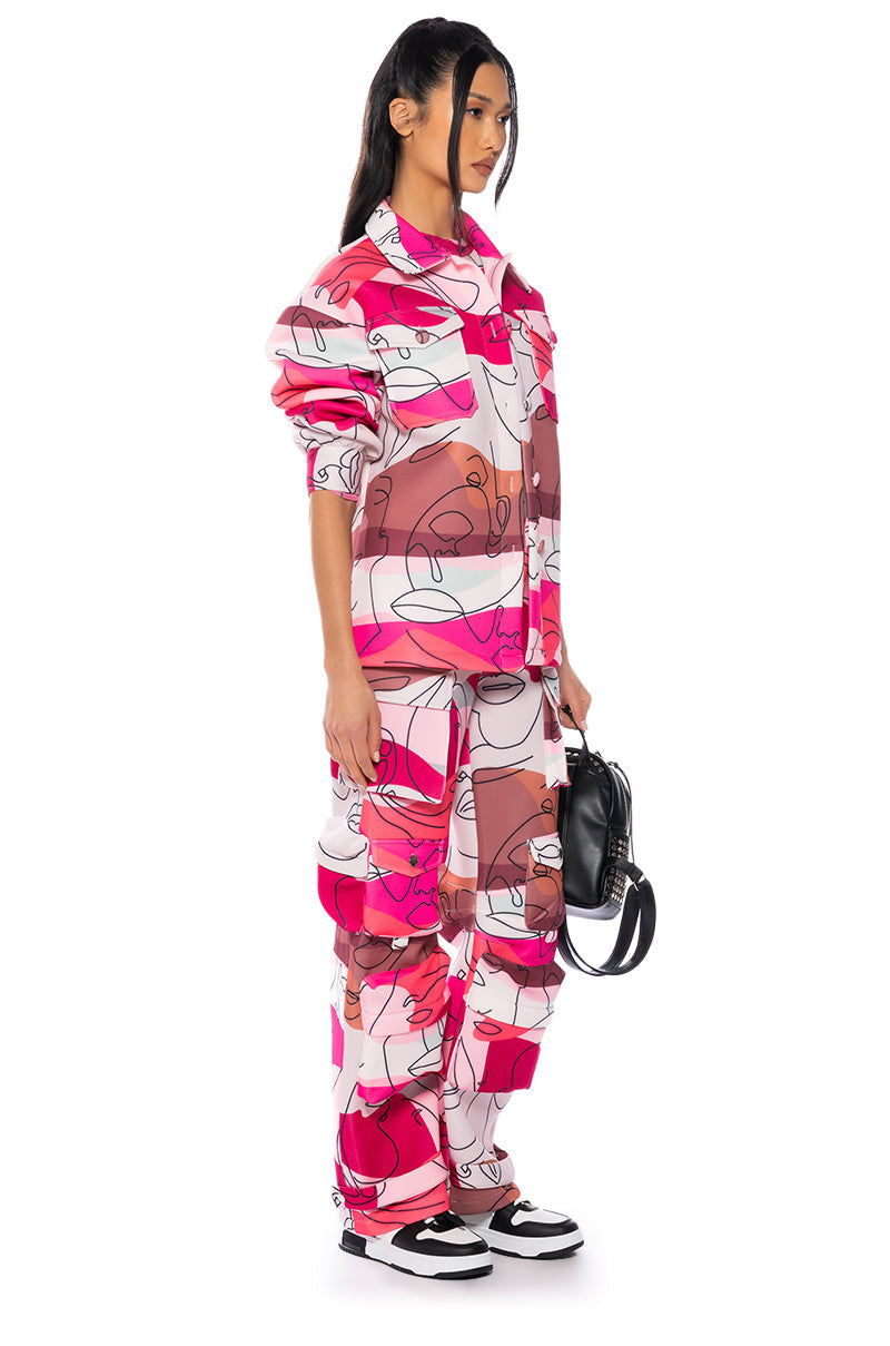 FACES PRINTED SCUBA BUTTON DOWN TOP