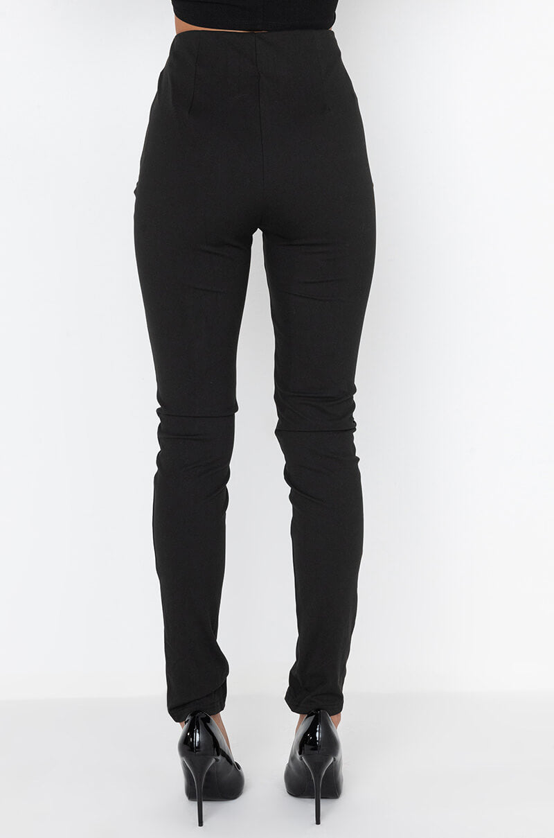 fOLLOWING THE CURVES LACE UP LEGGING