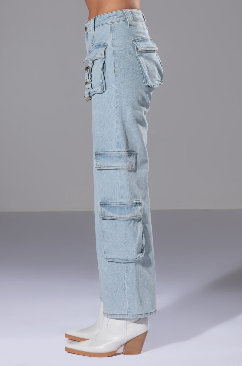 KENLY BUCKLE DETAIL RELAXED FIT JEANS