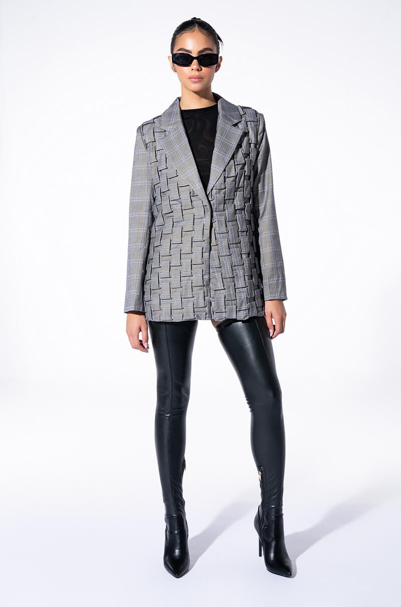 GOT ME IN LOVE WEAVE PLAID BLAZER
