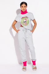 HARD GRAPHIC MOCK NECK SLEEVELESS SWEATSHIRT
