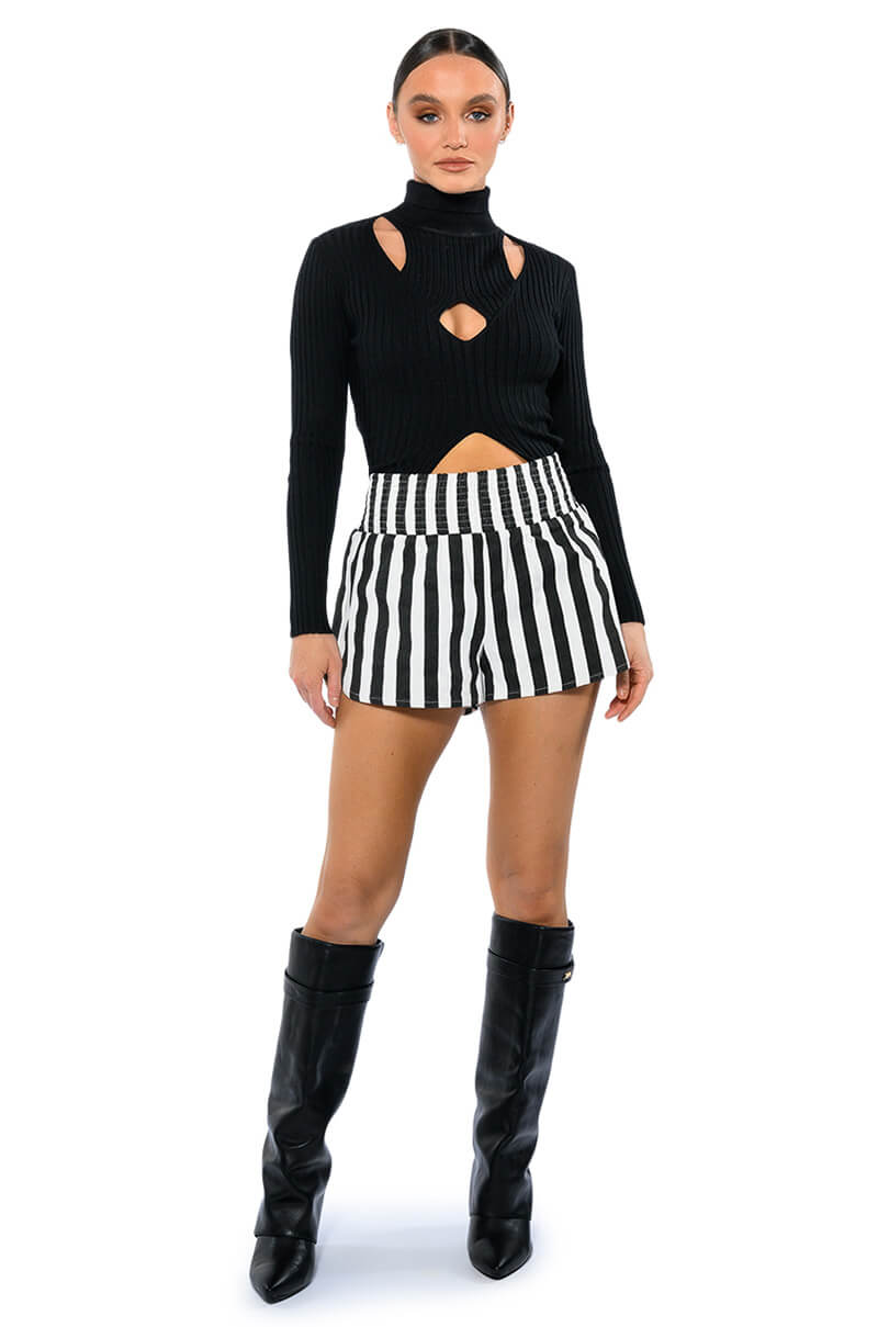 HOLIDAY PULL ON STRIPE SHORT