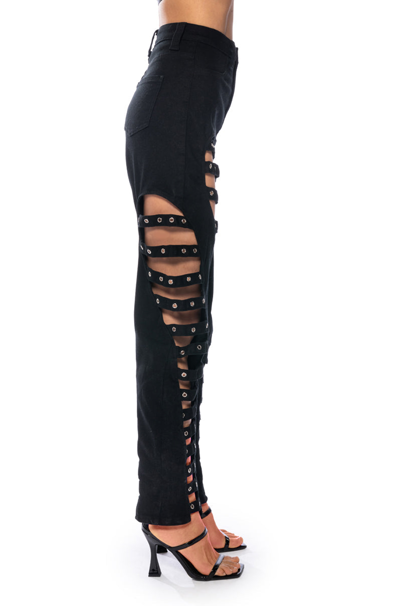IN LOVE WITH THE DEVIL CUT OUT DETAILED JEANS