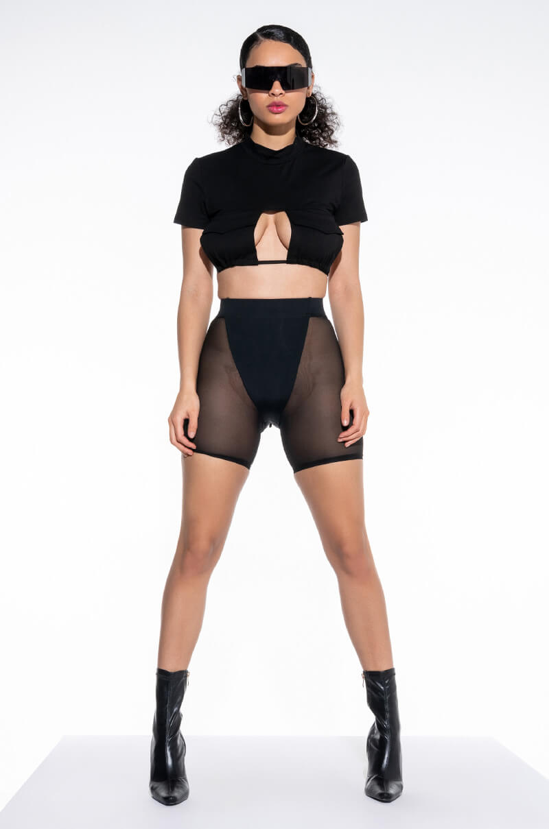 JEUNE POCKET DETAIL CUTOUT CROP TEE