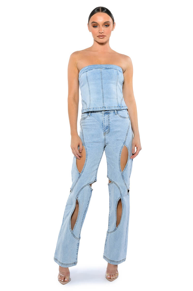 JUMP AROUND CUTOUT RELAXED FIT JEANS