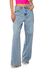 NICOLE VINTAGE LOW RISE LIGHT DENIM JEAN