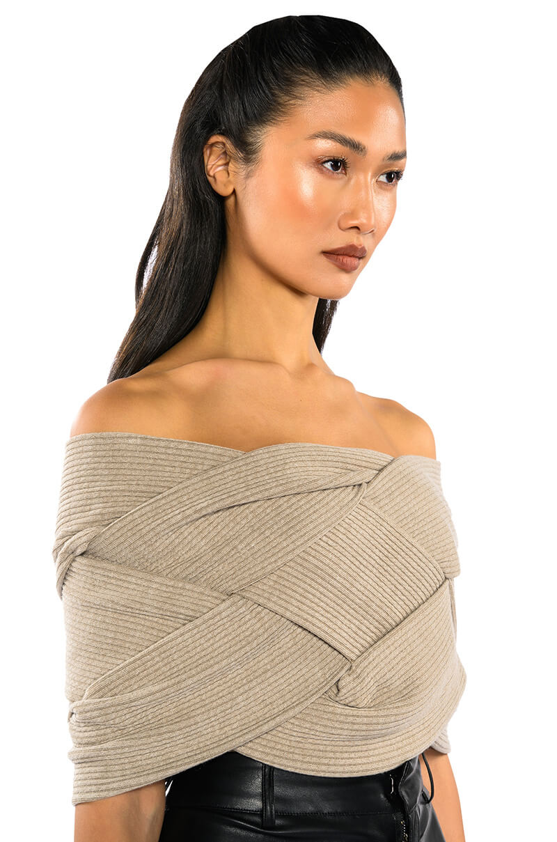 KNOT YOUR AVERAGE GAL KNIT TOP