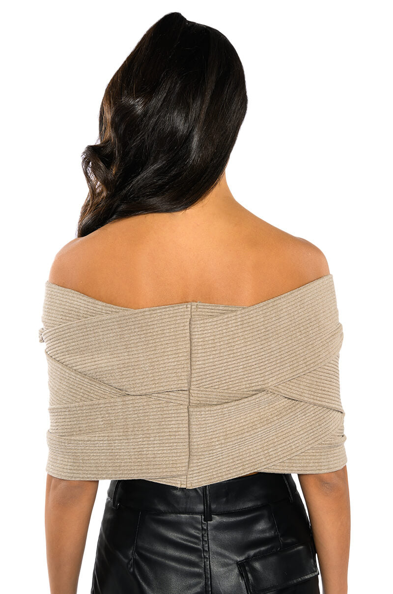 KNOT YOUR AVERAGE GAL KNIT TOP