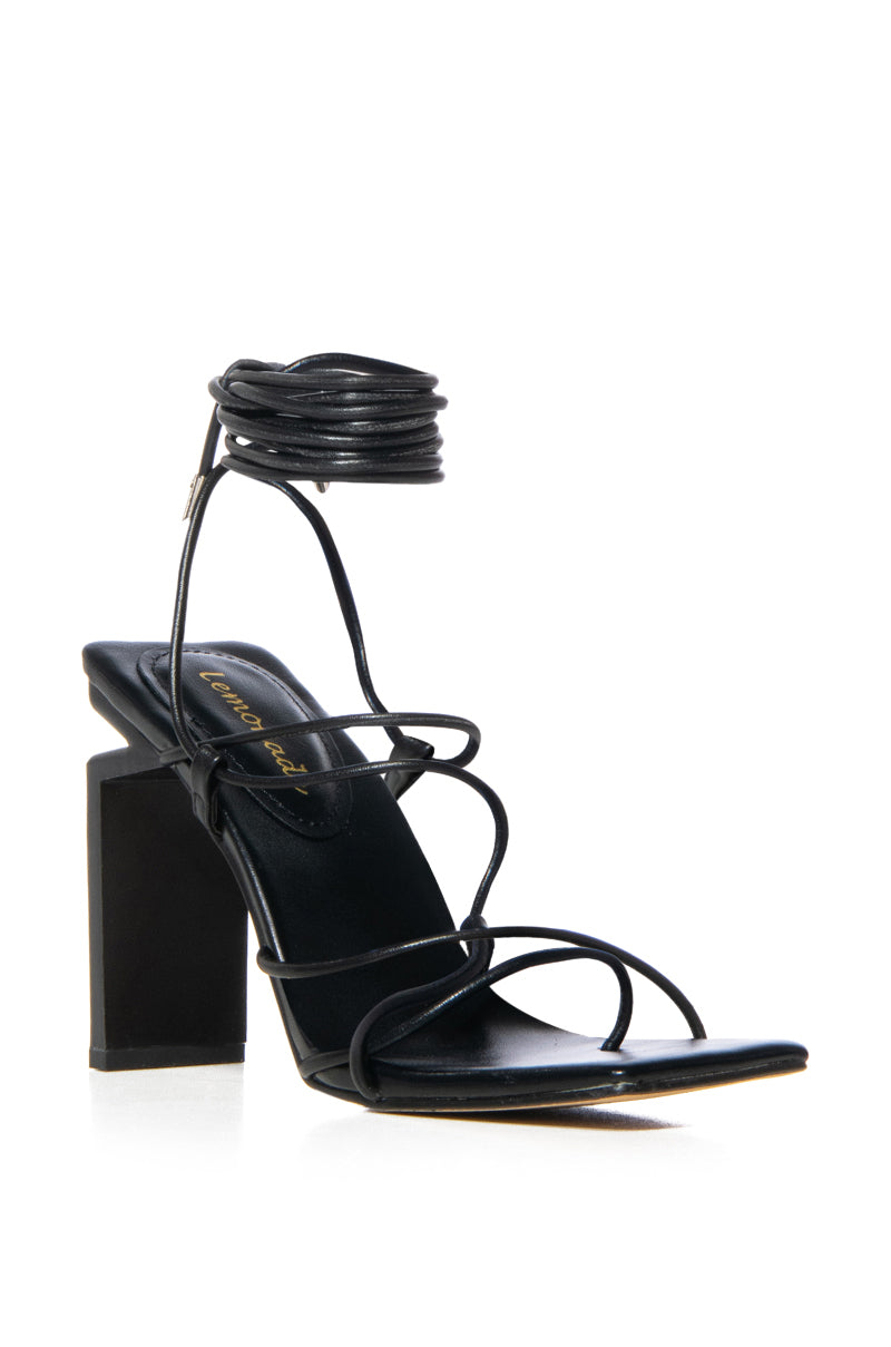 LACED BLACK CHUNKY SANDAL