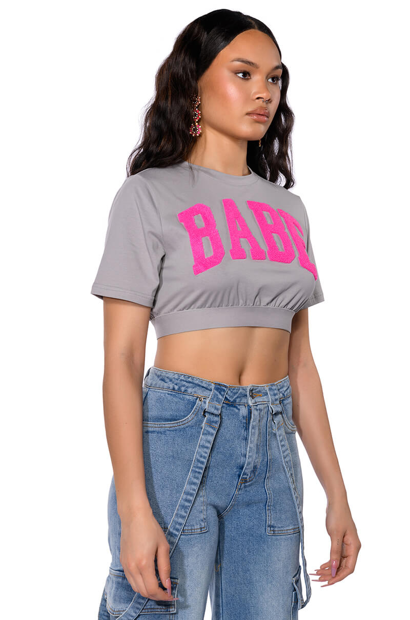 LE BAYBAY PATCH CROPPED T SHIRT