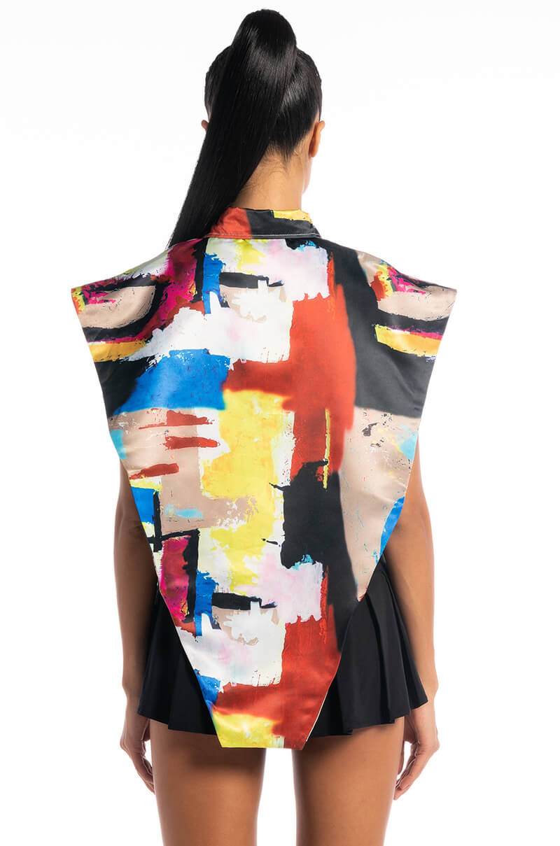 THE ONE AND ONLY TRIANGLE SHAPE BUTTONDOWN TOP