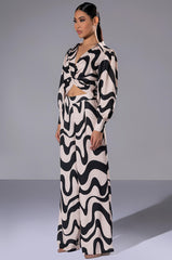 MYSTIC TWIST FRONT LONG SLEEVE TOP