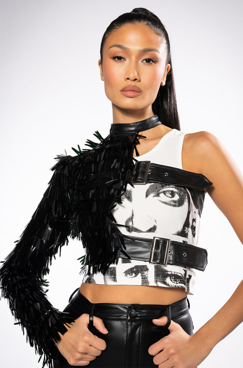 NEO ONE SLEEVED BUCKLE TOP
