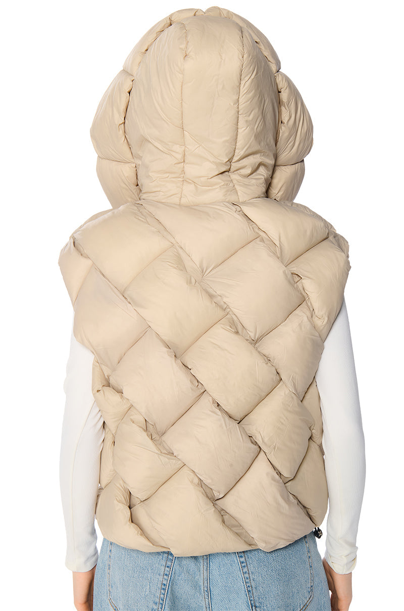 PADDINGTON WEAVE PUFFER VEST IN TAN