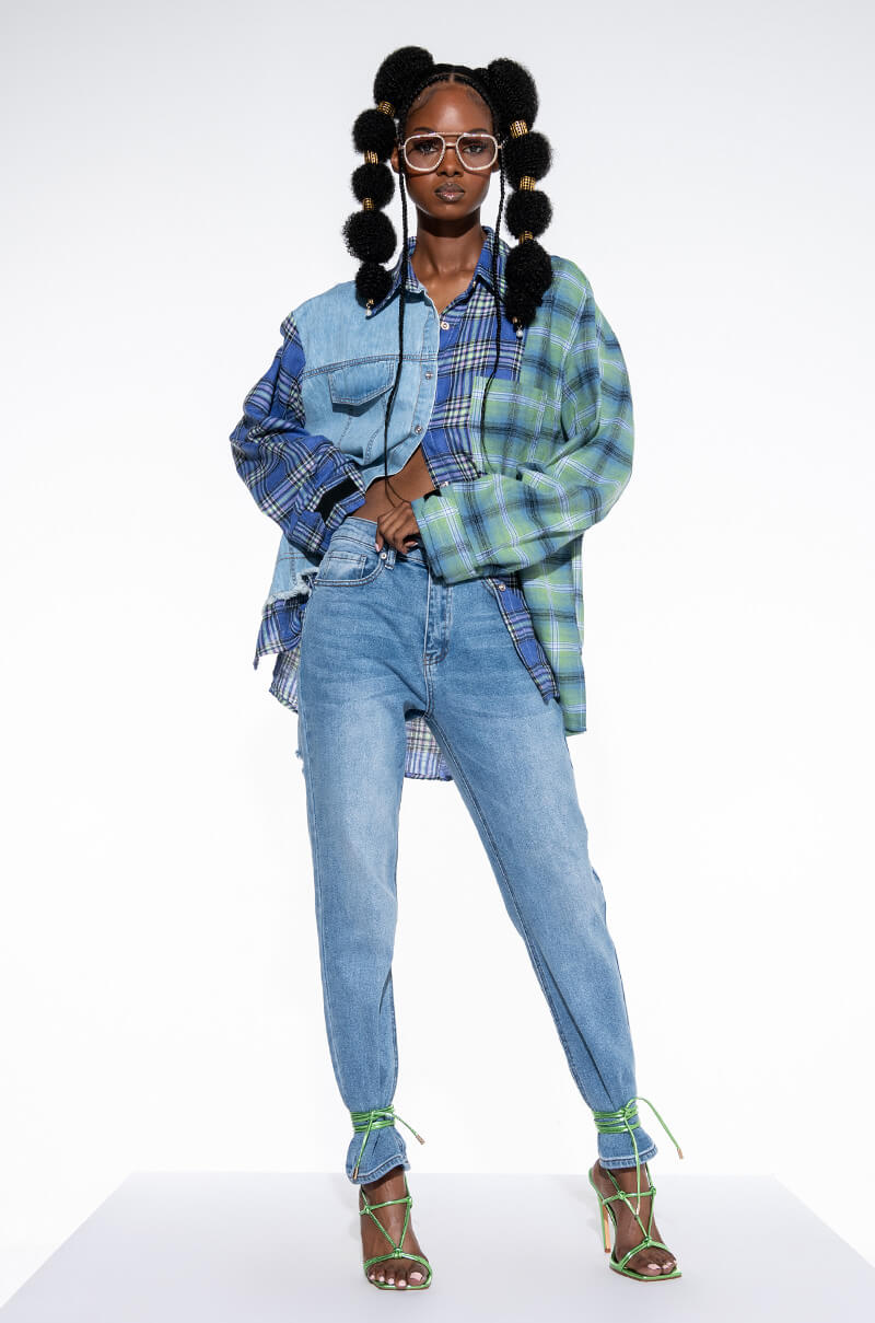 PARADISE MOM JEANS WITH RHINESTONE BACK POCKET