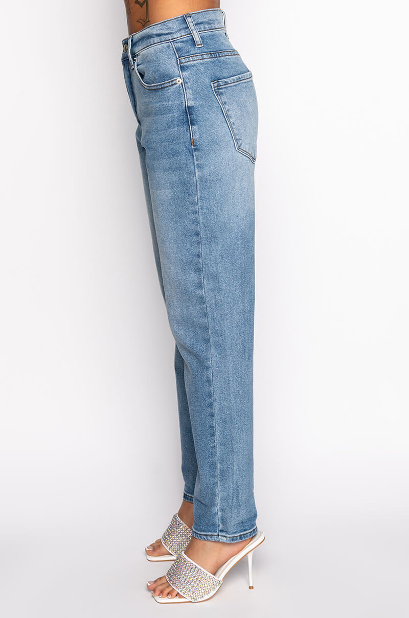PARADISE MOM JEANS WITH RHINESTONE BACK POCKET