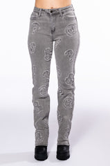PATCH DETAIL SOFT DENIM STRAIGHT LEG JEAN
