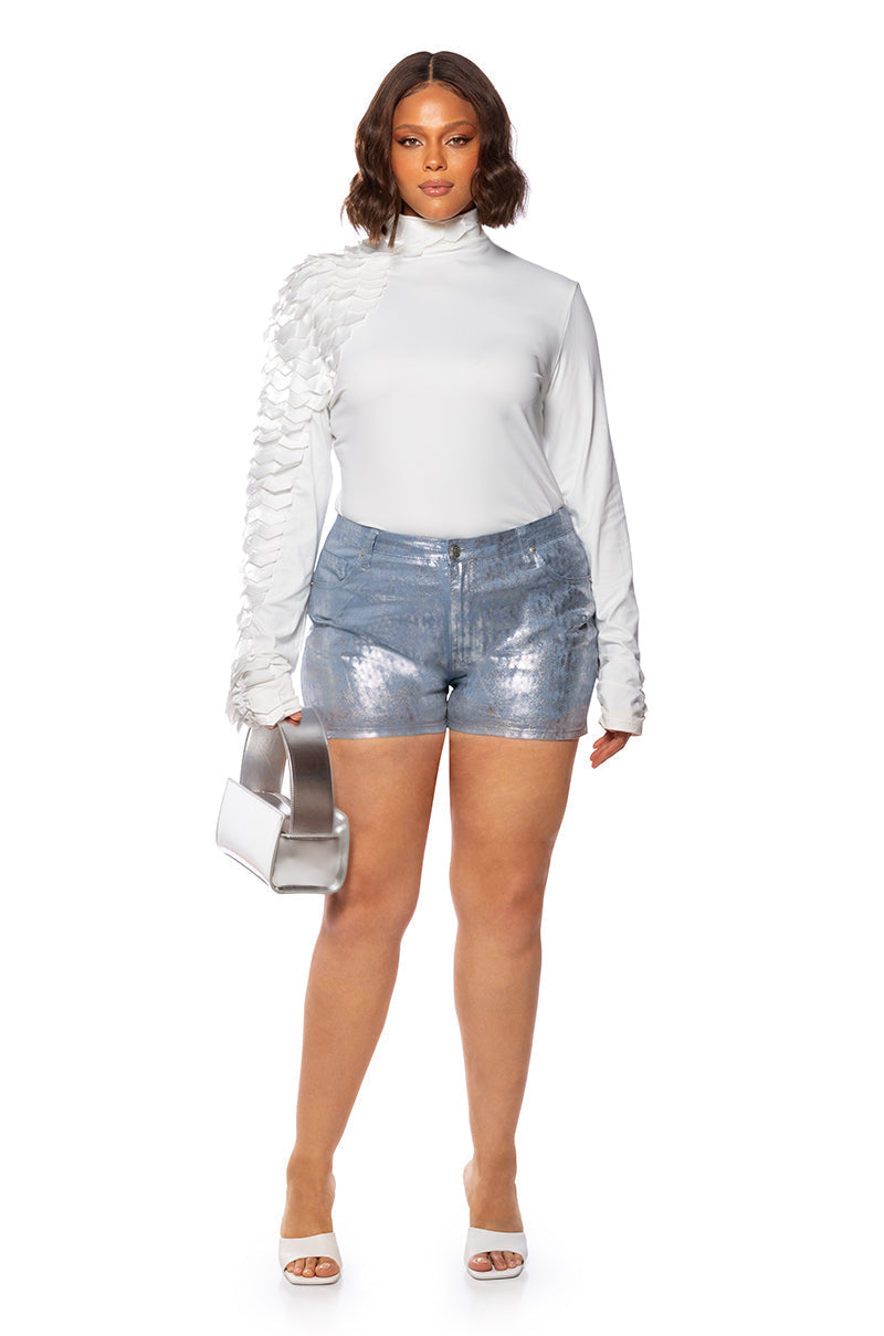 NADIA PLUS ORGANZA LONG SLEEVE SCALE TOP IN WHITE