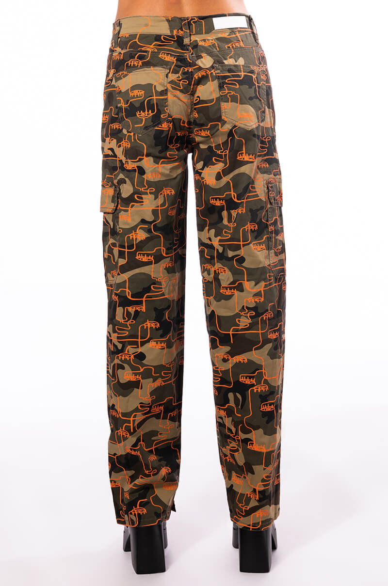 PRINTED CAMO CARGO PANT