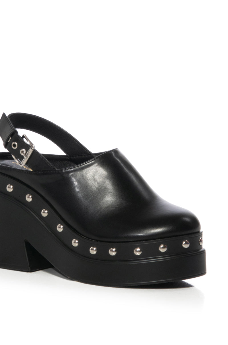 RAVENDELL CHUNKY CLOG IN BLACK