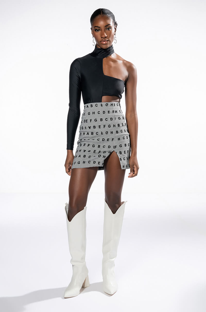 READ BETWEEN THE LINES HIGH RISE MINI SKIRT