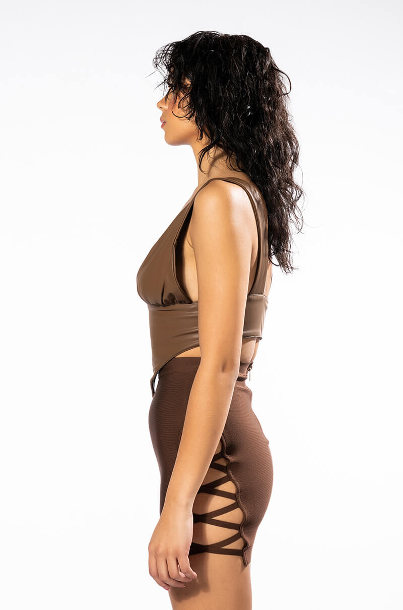 RIO PLUNGE SLEEVELESS CROP TOP