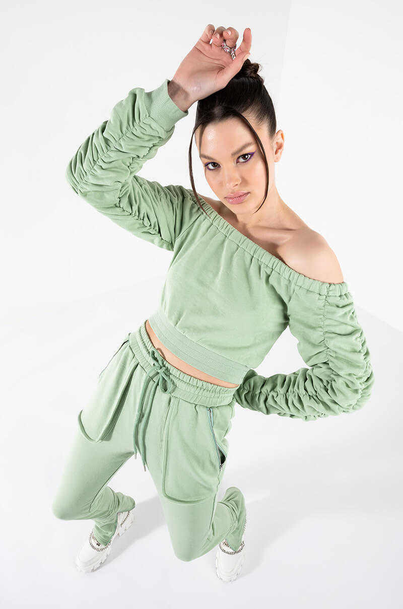 NOAH OFF THE SHOULDER RUCHED SWEATSHIRT