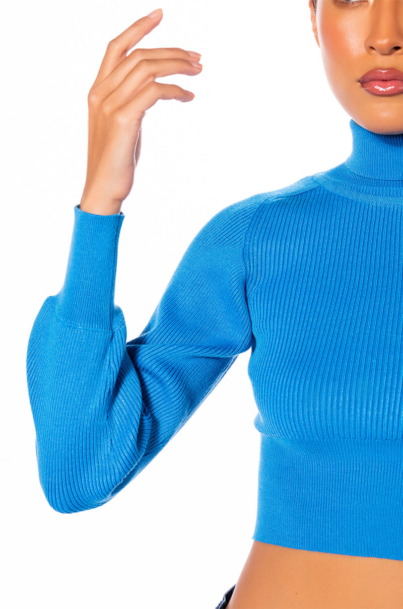 SAGE CROPPED TURTLENECK SWEATER