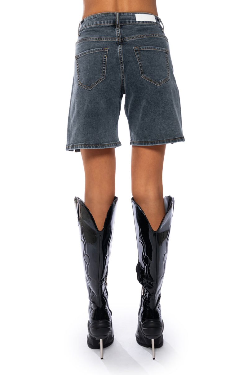 SHADED BERMUDA DENIM SHORT